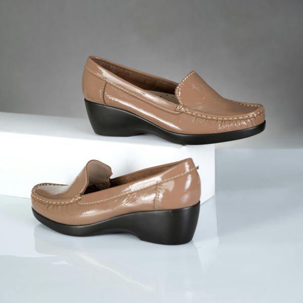 Découvrez les mocassins en cuir femme : style et confort !